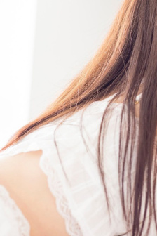 边吃奶边弄进去男女视频